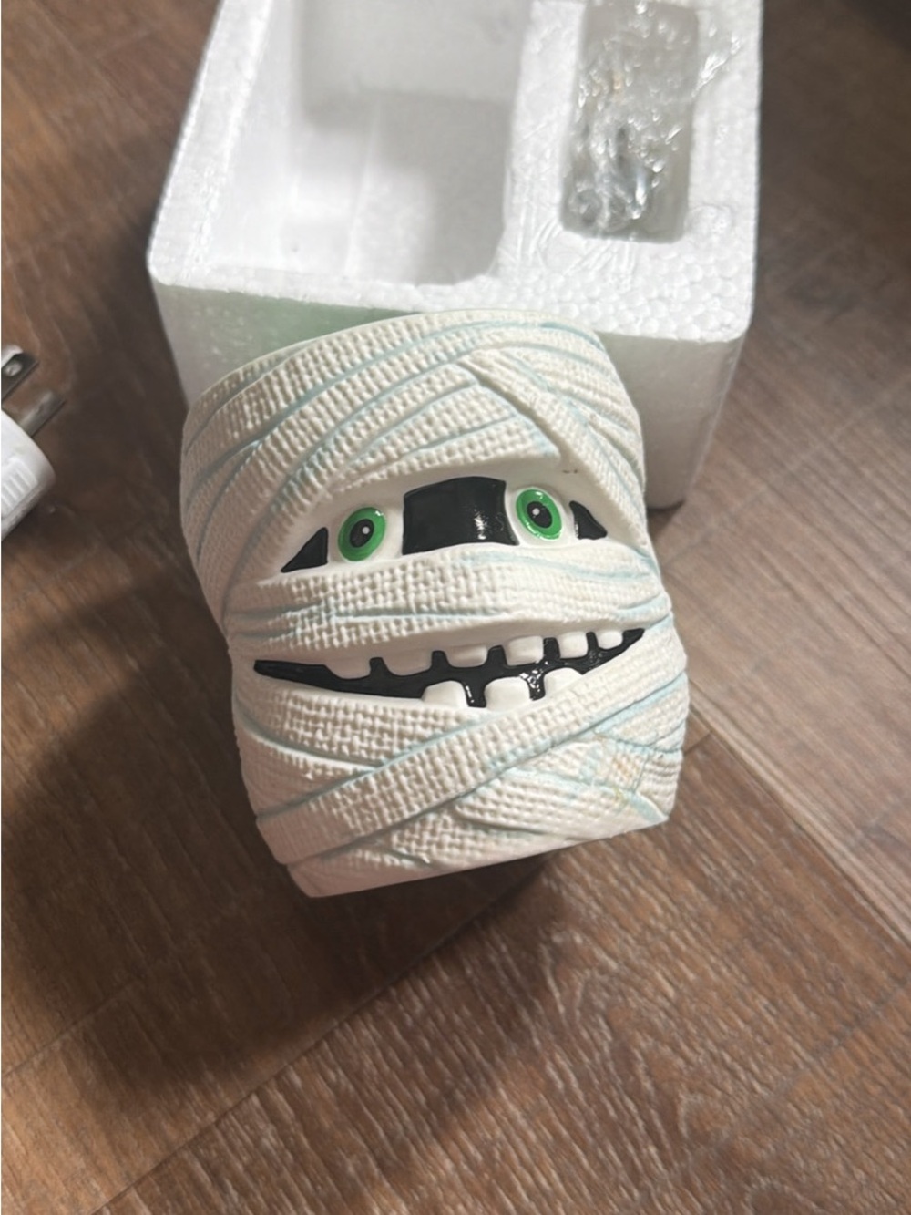Scentsy Mummy Warmer in White with Green Eyes